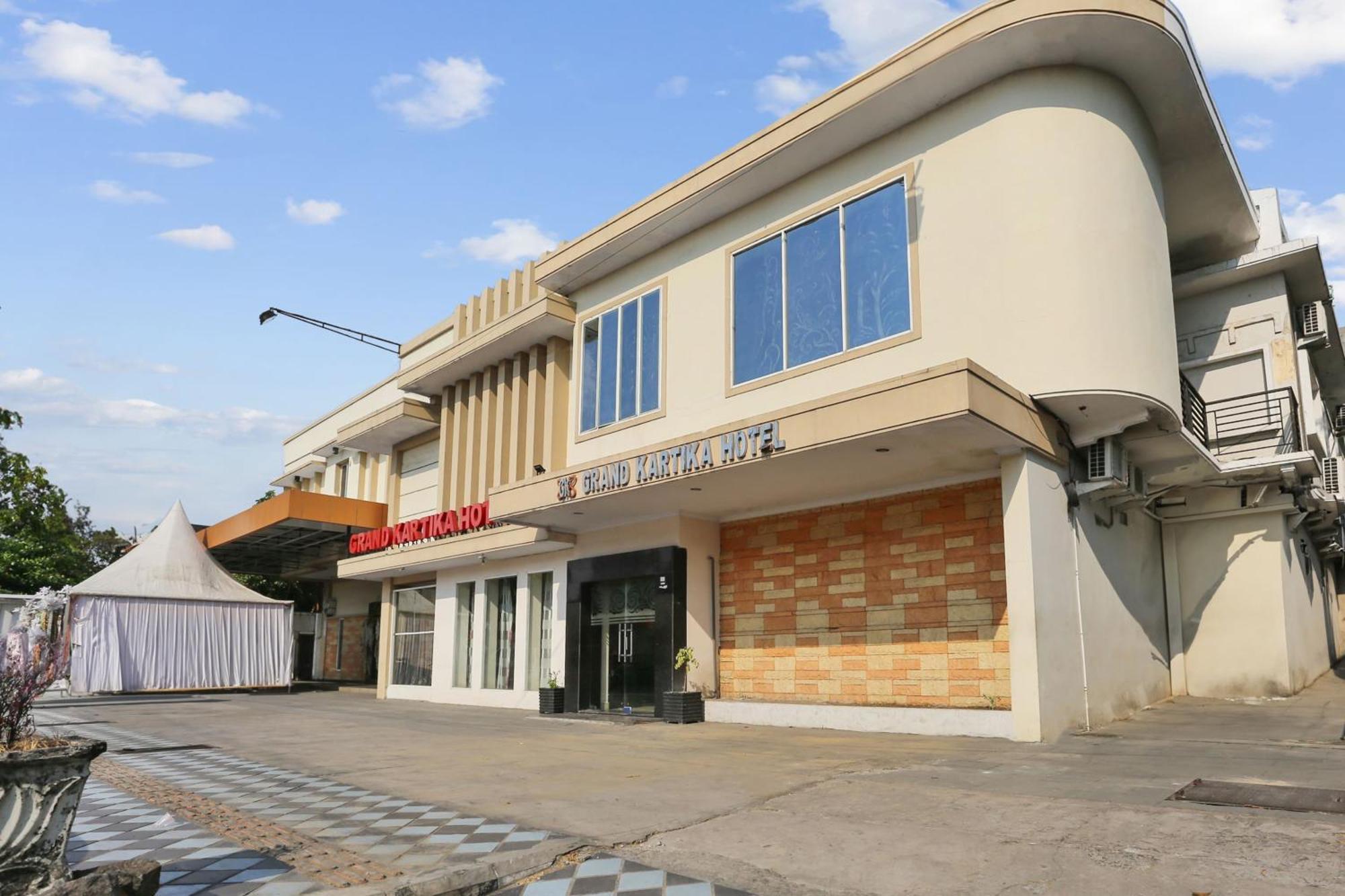 Collection O 93163 Hotel Grand Kartika Pare-Pare Exterior photo